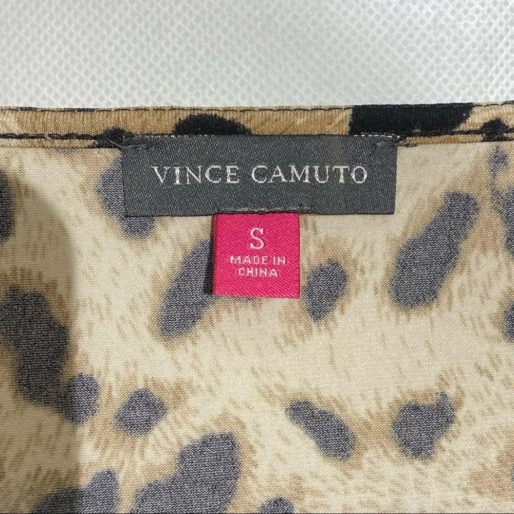 Vince Camuto Leopard Print 3/4 Sleeves Top - Picture 6 of 7
